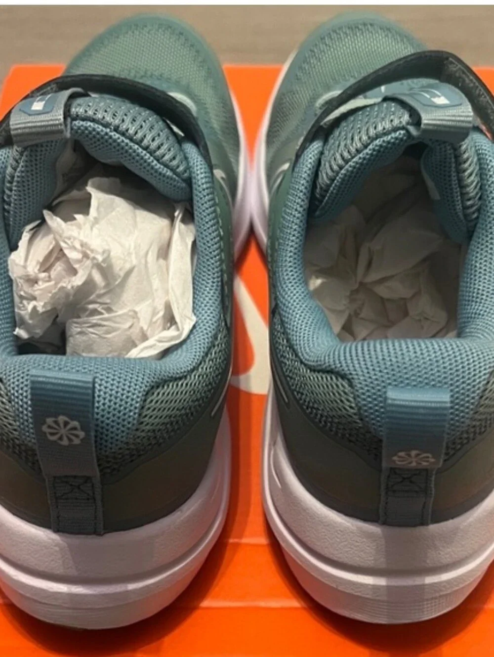 New! Nike Cosmic RunnerLittle Kids' Shoes Sneakers Boys Girls Green Size 3Y NIB